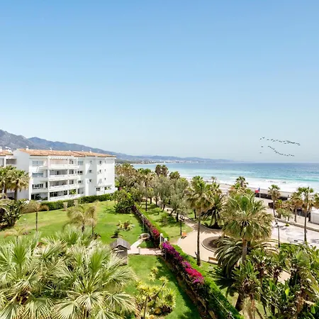 Beachfront Penthouse With Sea Views Puerto Banus ماربيا