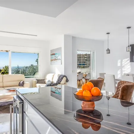 Beachfront Penthouse With Sea Views Puerto Banus شقة ماربيا