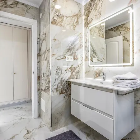 Beachfront Penthouse With Sea Views Puerto Banus Lägenhet *