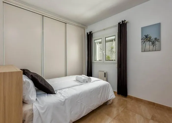 Beachfront Penthouse With Sea Views Puerto Banus דירה