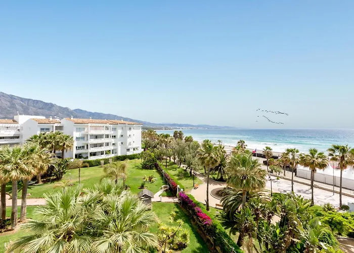 Beachfront Penthouse With Sea Views Puerto Banus 마르베야