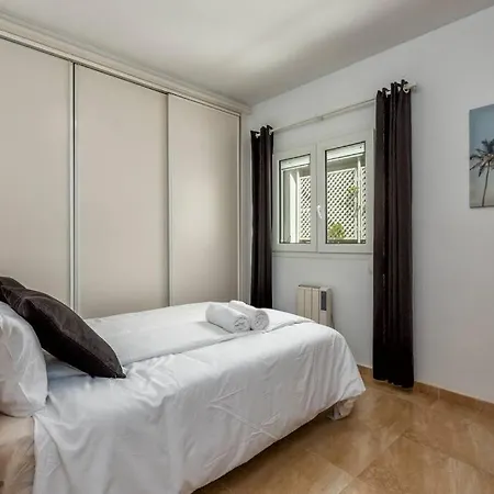 Beachfront Penthouse With Sea Views Puerto Banus 公寓
