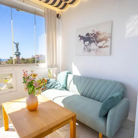 Beachfront Penthouse With Sea Views Puerto Banus * 马尔韦利亚