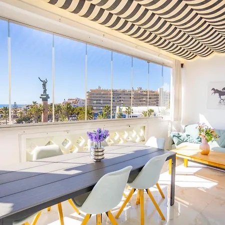 Beachfront Penthouse With Sea Views Puerto Banus 公寓 *