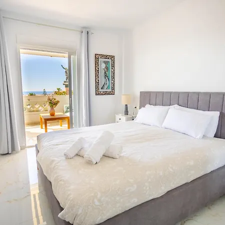 Daire Beachfront Penthouse With Sea Views Puerto Banus Marbella