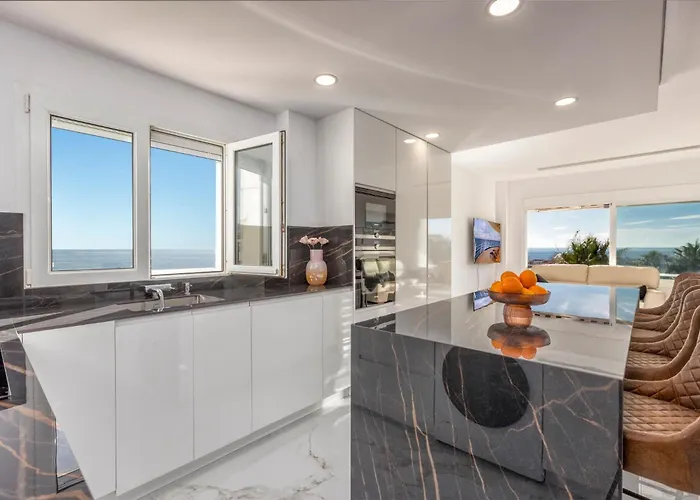 Daire Beachfront Penthouse With Sea Views Puerto Banus